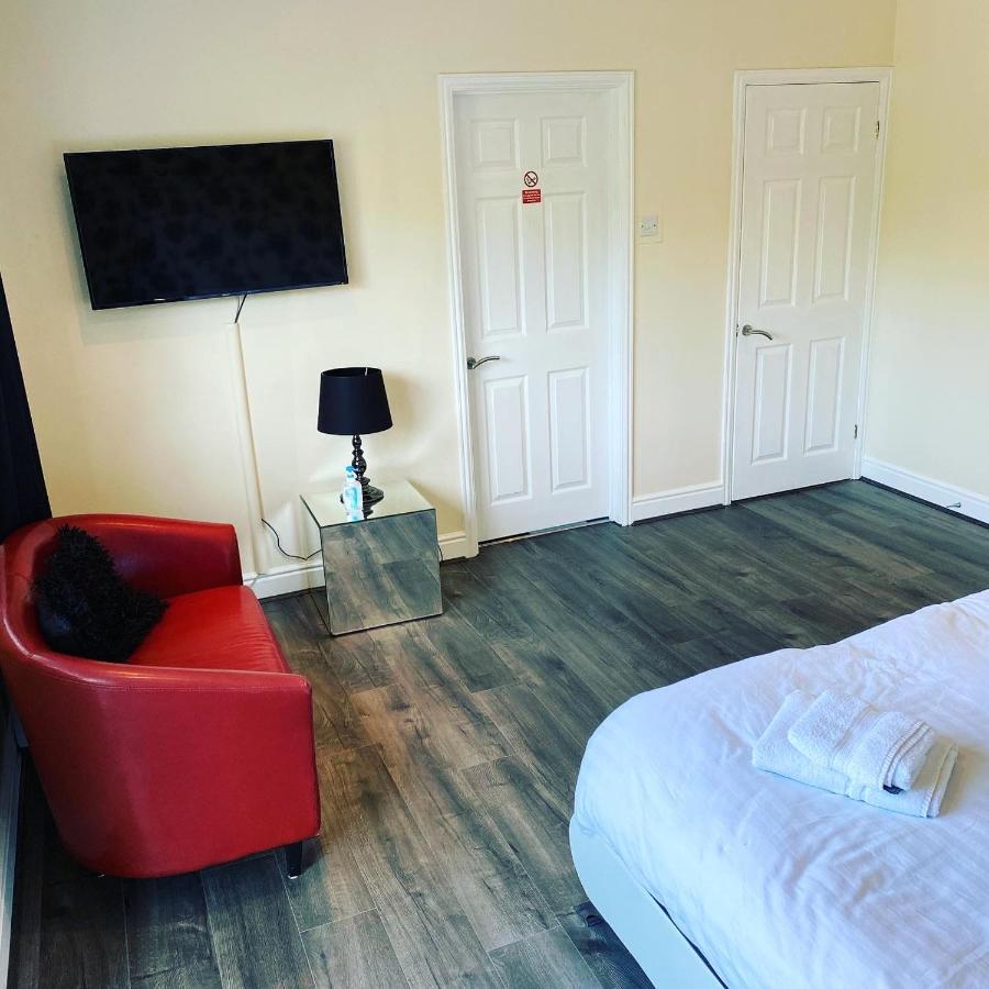 The Baltic & Restaurant Guest house Pontyates